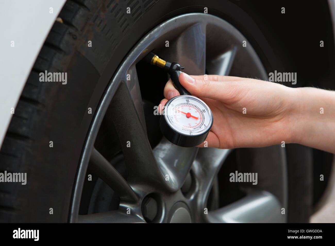 Car flat tyre woman hires stock photography and images Alamy