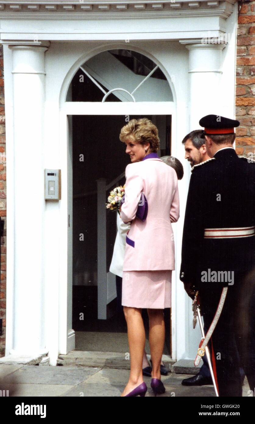 Diana Princess of Wales visits HULL Relate June 1992 Stock Photo
