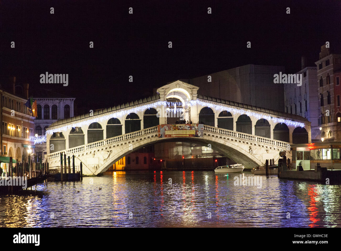 Rialto Bridge over the Grand Canal, Venice, Italy at night Stock Photo ...