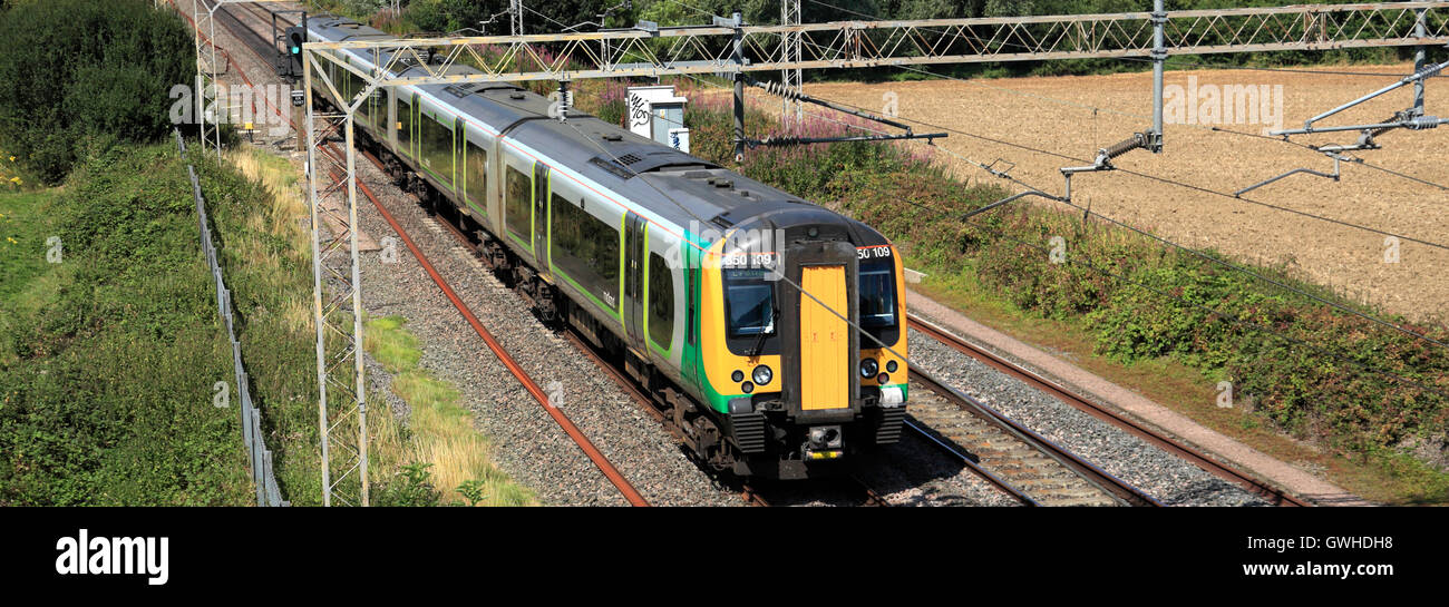 350 109 London Midland train, Northampton to Rugby line, Northamptonshire, England, UK Stock Photo
