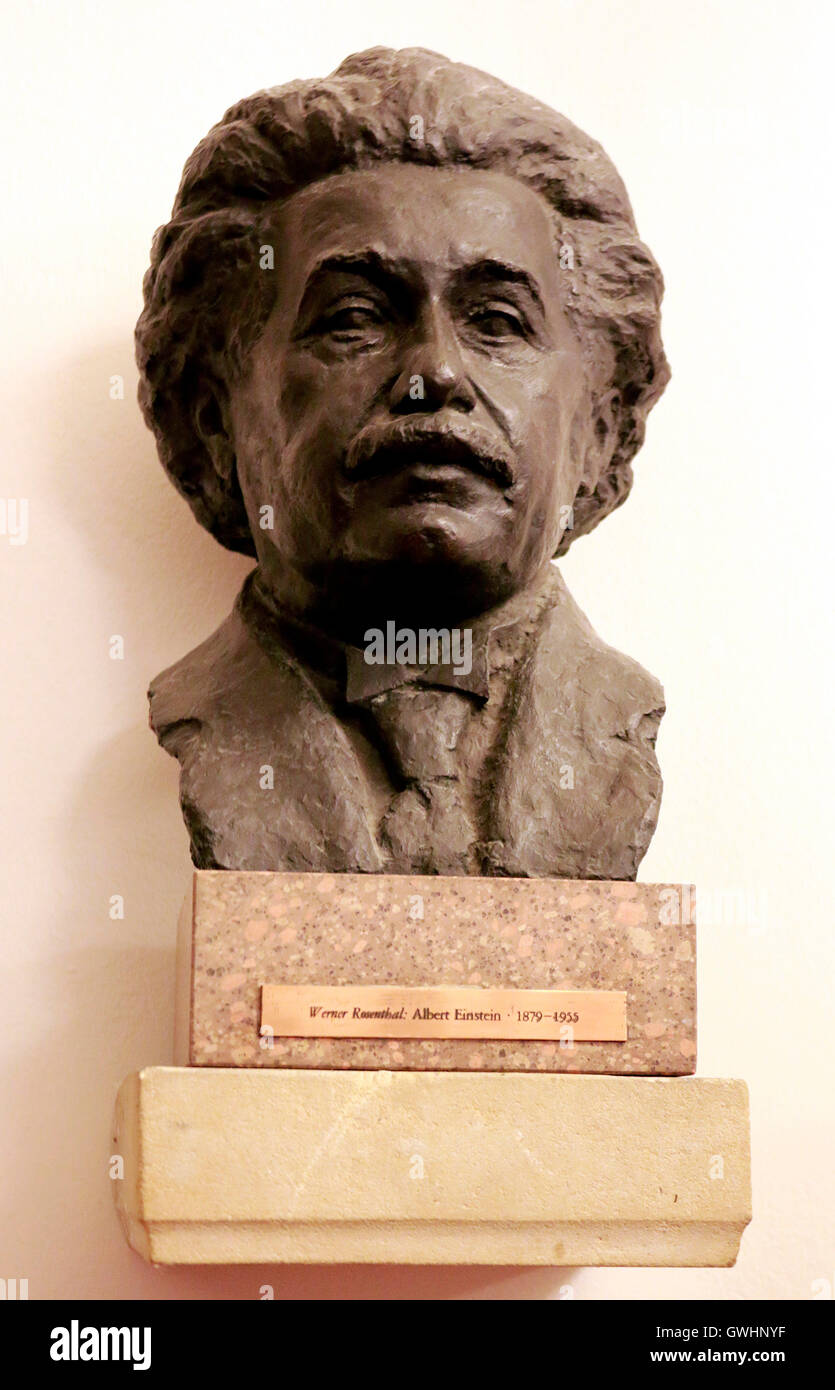 Skulptur: Albert Einstein, Humboldt Universitaet, Berlin. Stock Photo