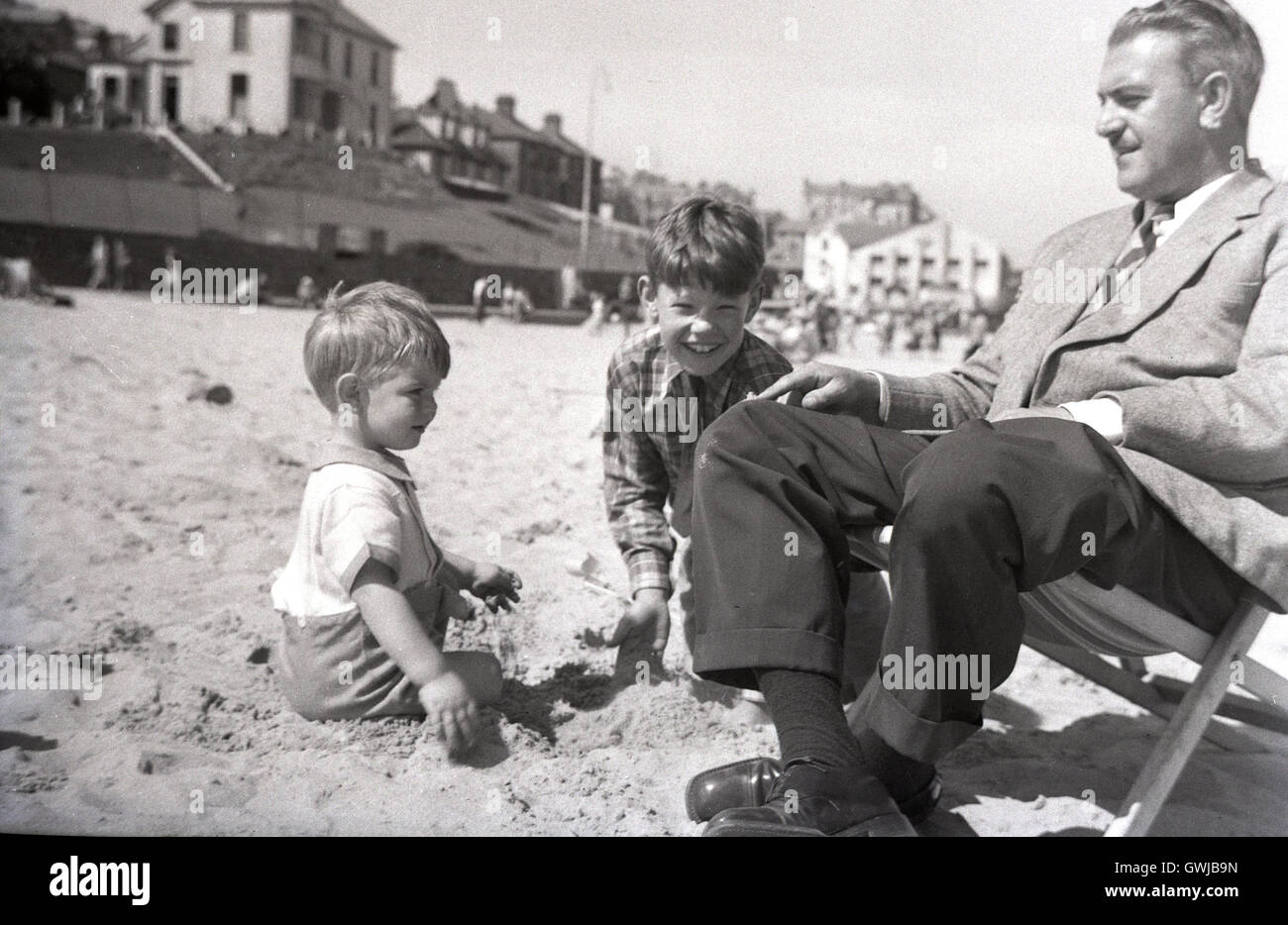 1930s family beach hi-res stock photography and images - Alamy