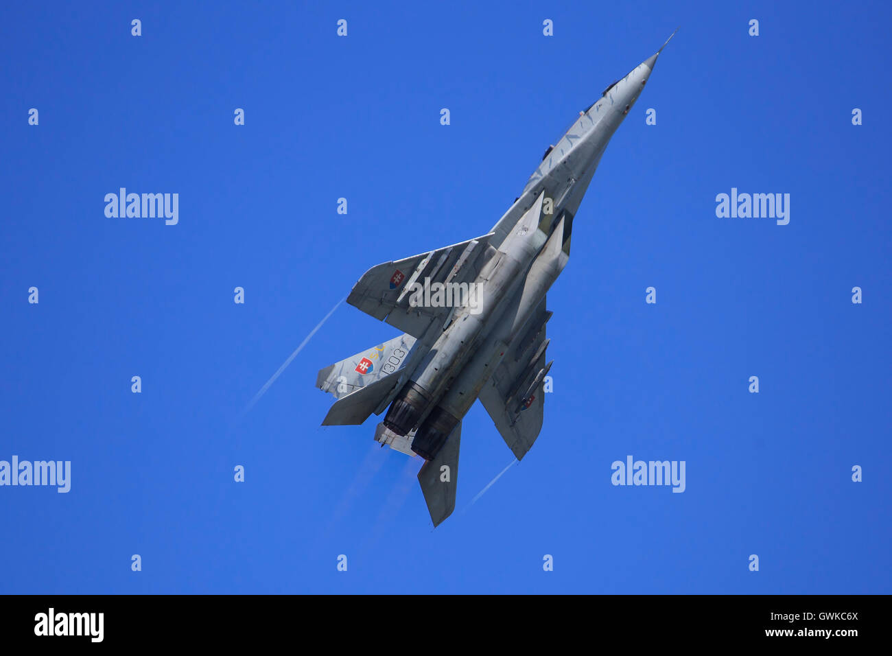 Russian sukhoi su 27 fighter aircraft hi-res stock photography and ...