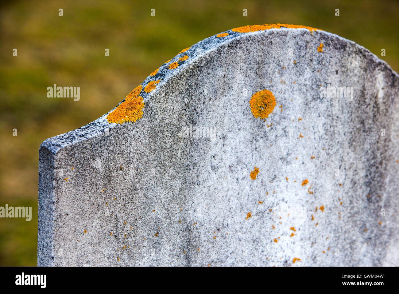 Old lichen covered gravestone hi-res stock photography and images - Alamy