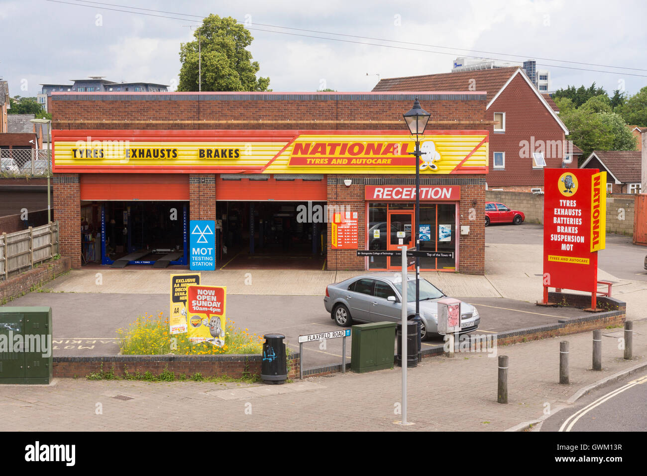 Car exhausts repair hires stock photography and images Alamy