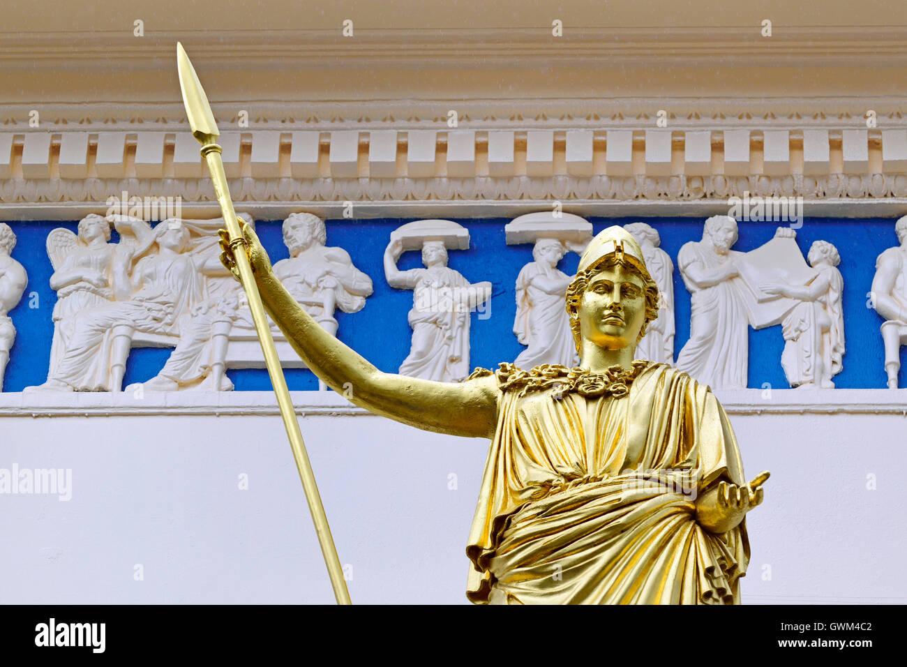 London, England, UK. Athenaeum Club, Waterloo Place. Facade detail - freize (John Henning) statue of Pallas Athene by .... Stock Photo