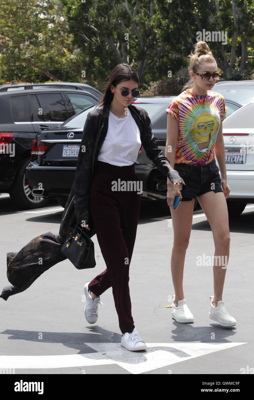 Kendall Jenner And Her Best Friend Gigi Hadid Have Lunch At