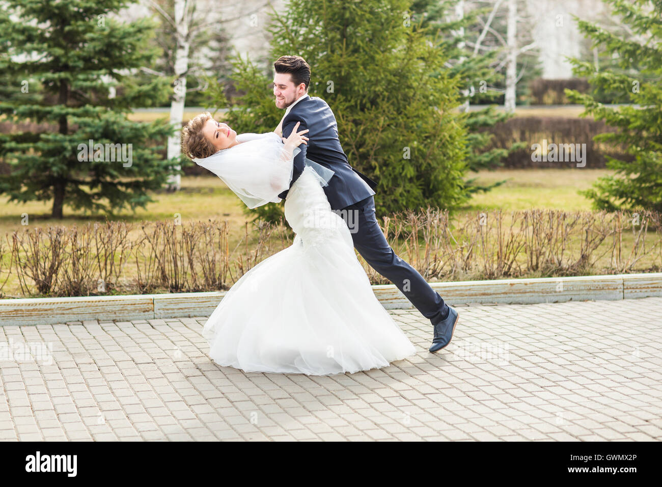 Wedding couple dancing in the park Stock Photo - Alamy