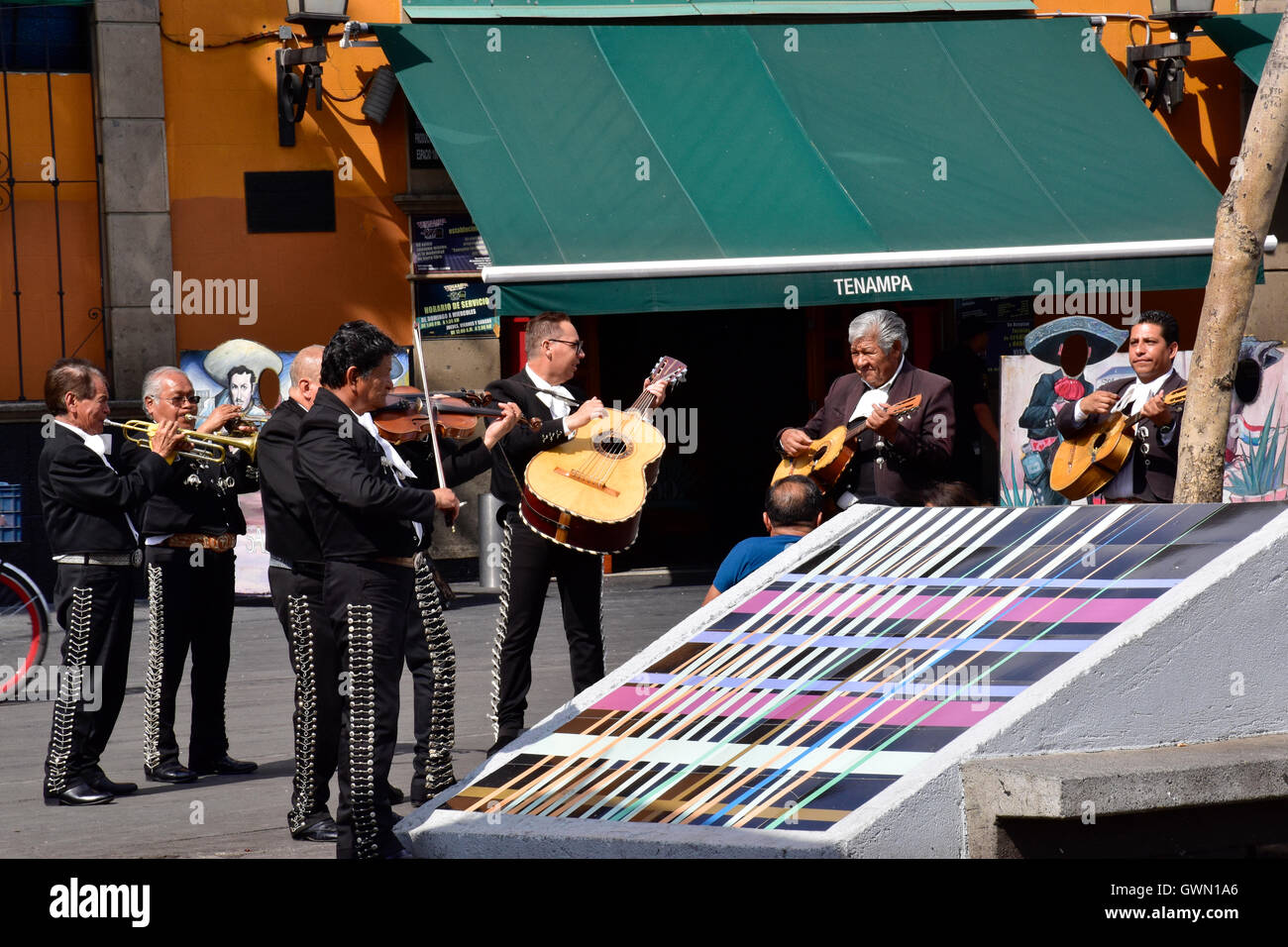 Plaza Garibaldi mariachi singers, Mexico City, Mexico Stock Photo - Alamy