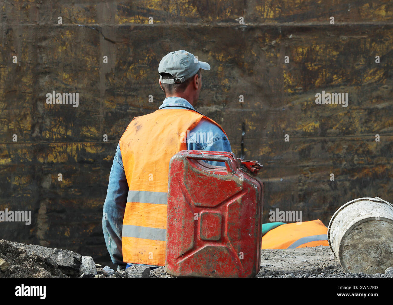 installation of metal structures immediate support for draining soil