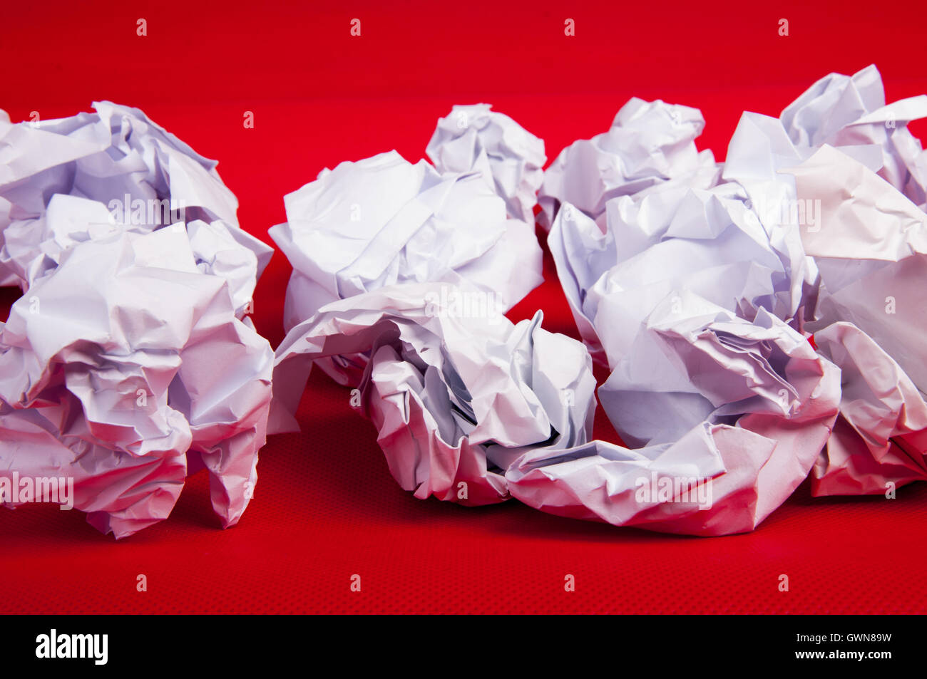 Взять бумагу. Paper rubbish. Making paper of rubbish. Paper rubbish in World.