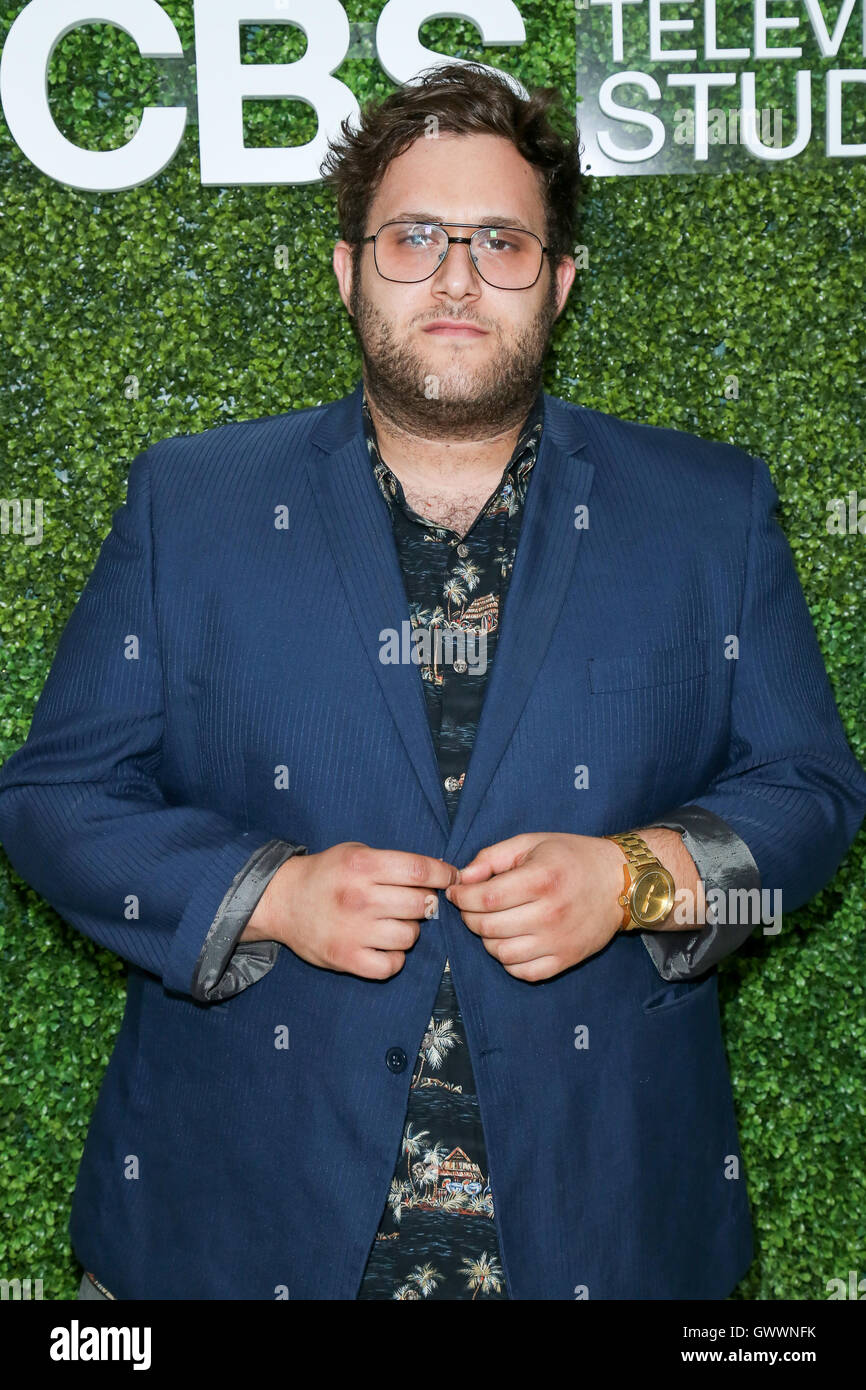 Ari stidham hi-res stock photography and images - Alamy