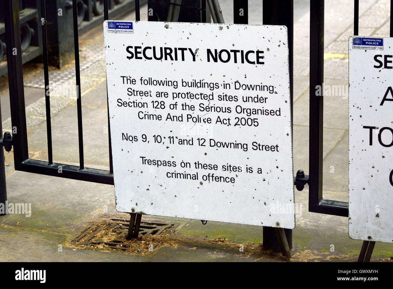 London, England, UK. Security notice outside Downing Street Stock Photo
