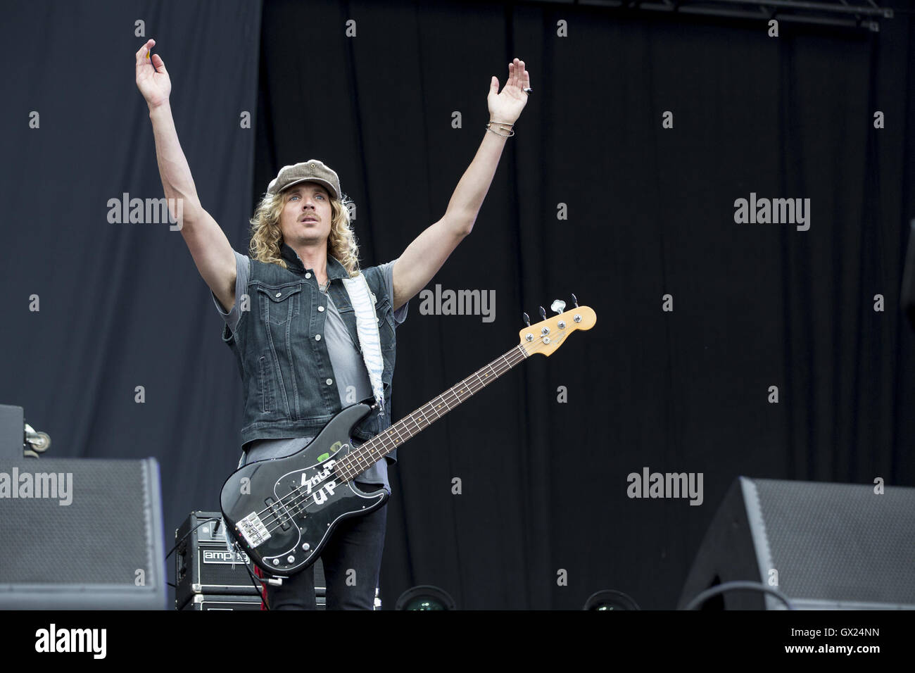 Sunset Sons perform at the Isle of Wight Festival Featuring: Pete Harper  Where: Isle Of Wight, United Kingdom When: 11 Jun 2016 Stock Photo - Alamy