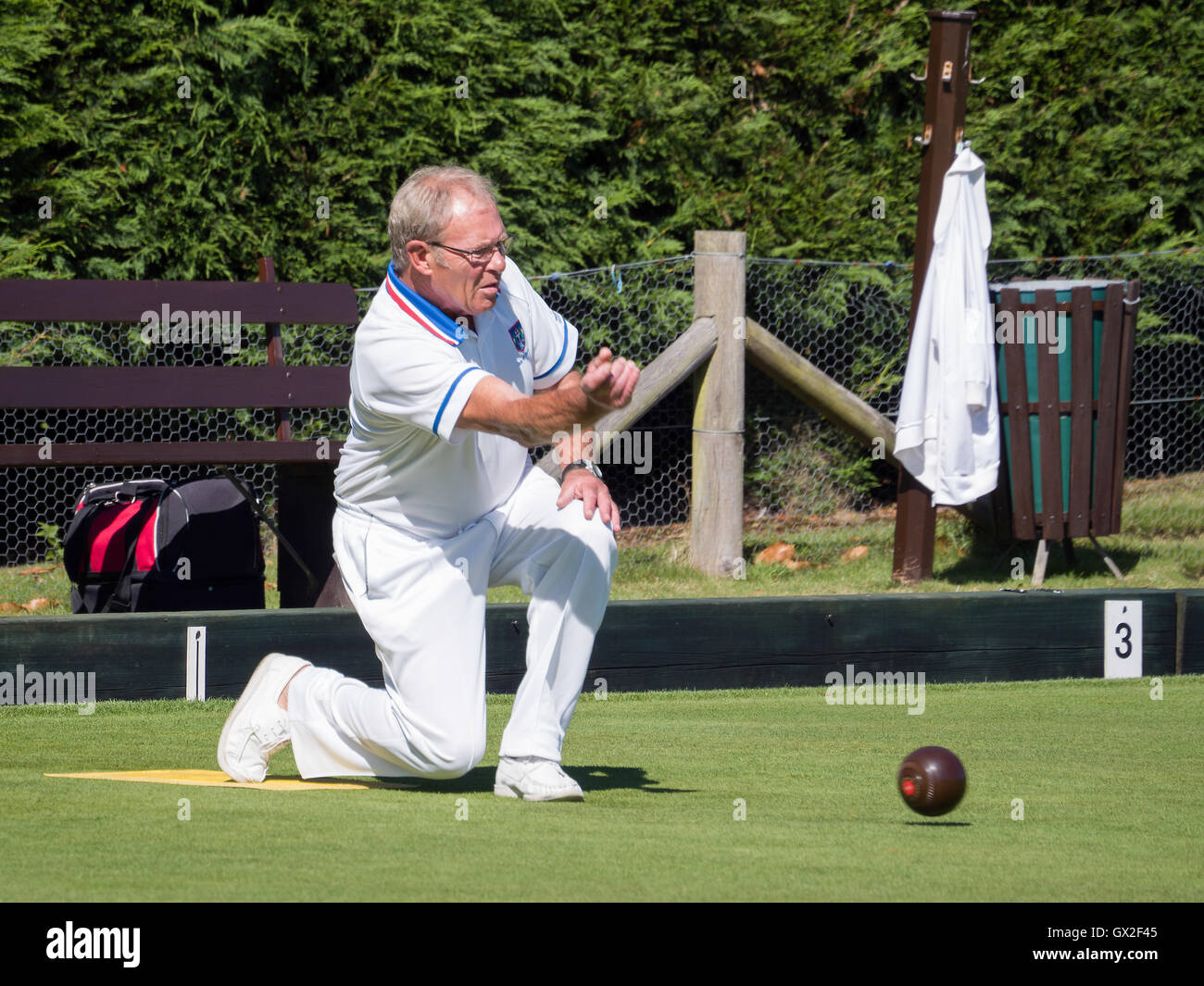 ISLE OF THORNS, SUSSEX/UK - SEPTEMBER 11 : Lawn Bowls Match at Isle of Thorns Chelwood Gate in Sussex on September 11, 2016. Unidentified man Stock Photo