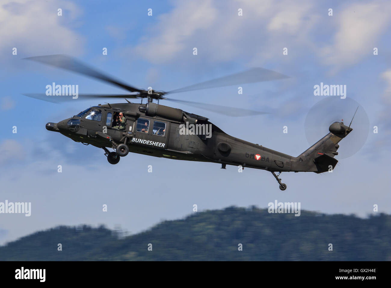 Sikorsky uh 60 black hawk helicopter hi-res stock photography and ...