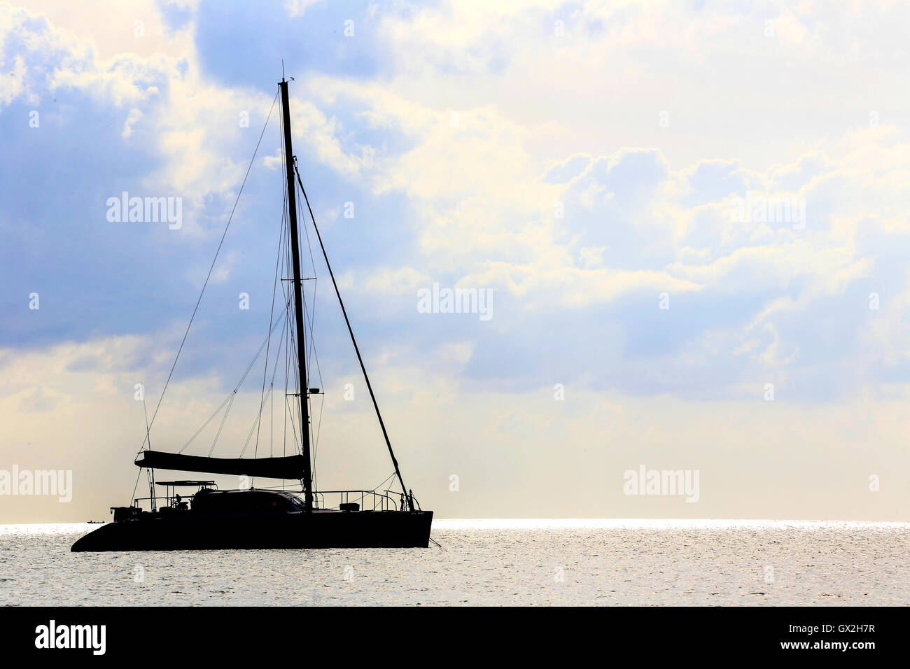 Sail boat silhouette hi-res stock photography and images - Alamy