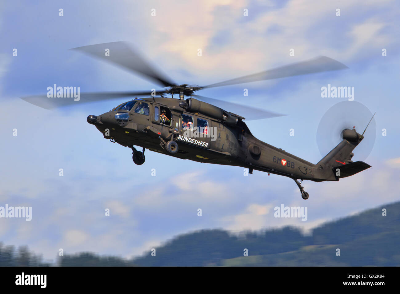 Sikorsky uh 60 helicopter hi-res stock photography and images - Alamy