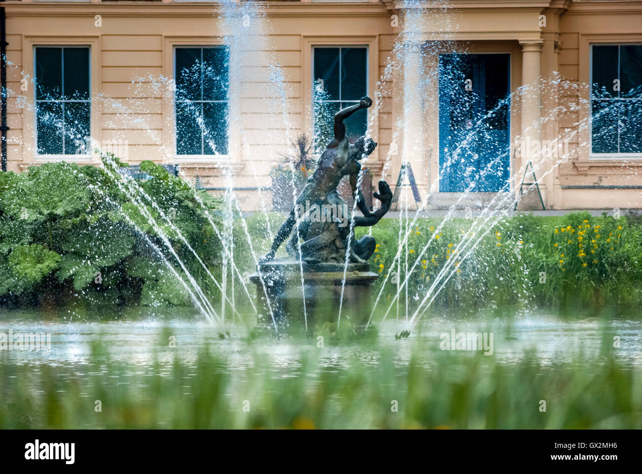 Palm House pond fountain in Kew Gardens Stock Photo