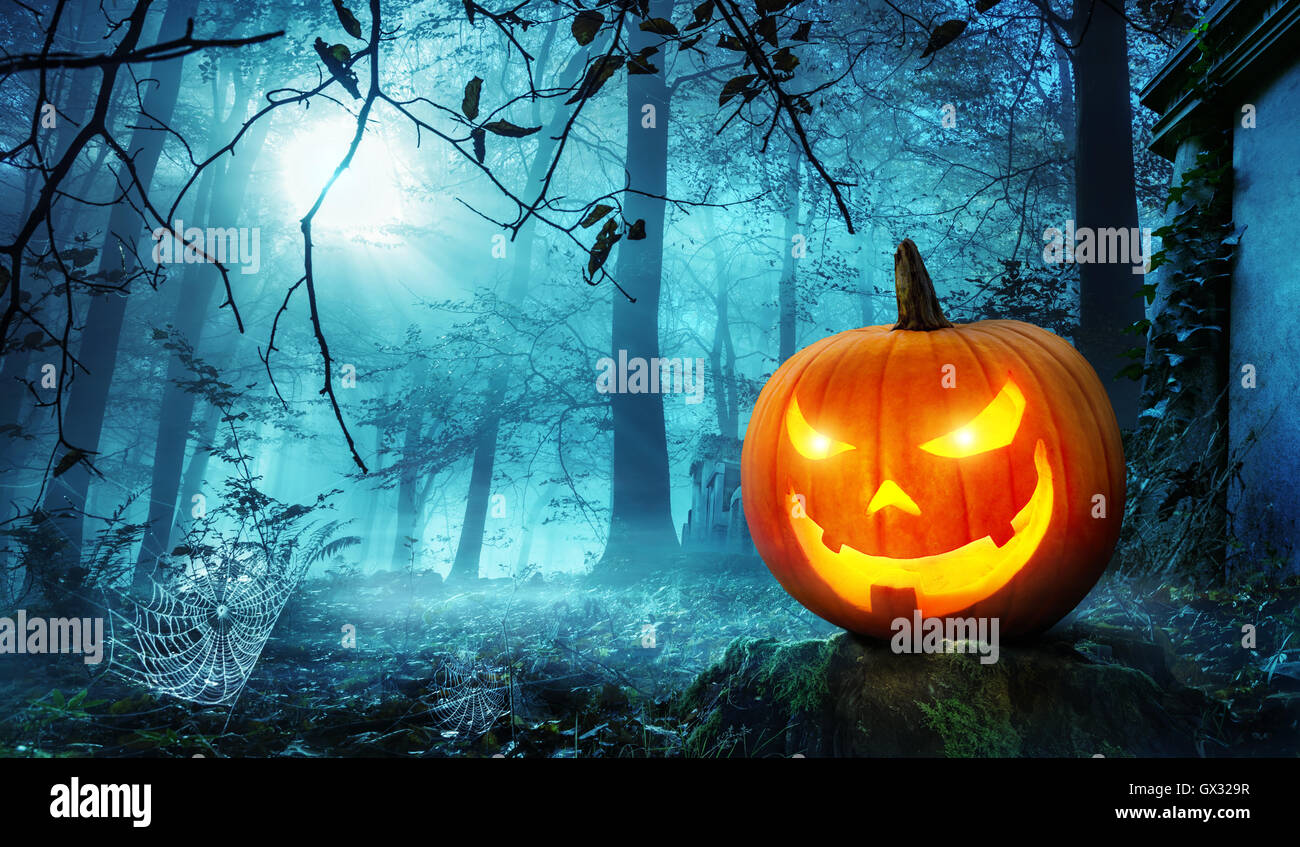 Jack o lantern graveyard hires stock photography and images Alamy