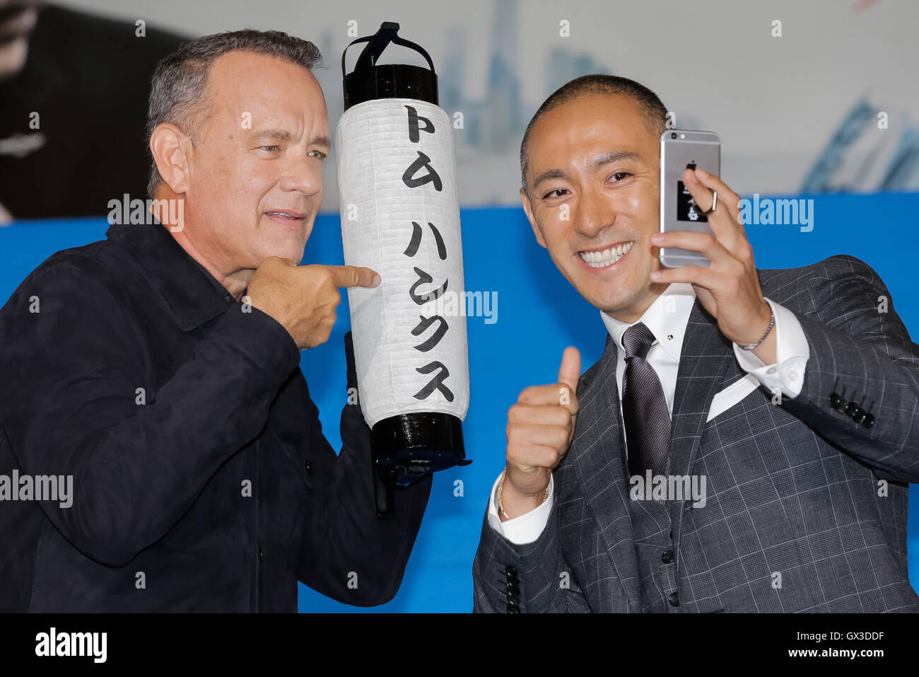 Tokyo, Japan. 15th September, 2016.  (L to R) American actor and filmmaker Tom Hanks takes a selfie with Kabuki actor Ichikawa Ebizo during the Japan Premiere for the film Sully, in Ginza's department store Yurakucho Marion, on September 15, 2016, Tokyo, Japan. The film hits Japanese theaters on September 24. Credit:  Rodrigo Reyes Marin/AFLO/Alamy Live News Stock Photo