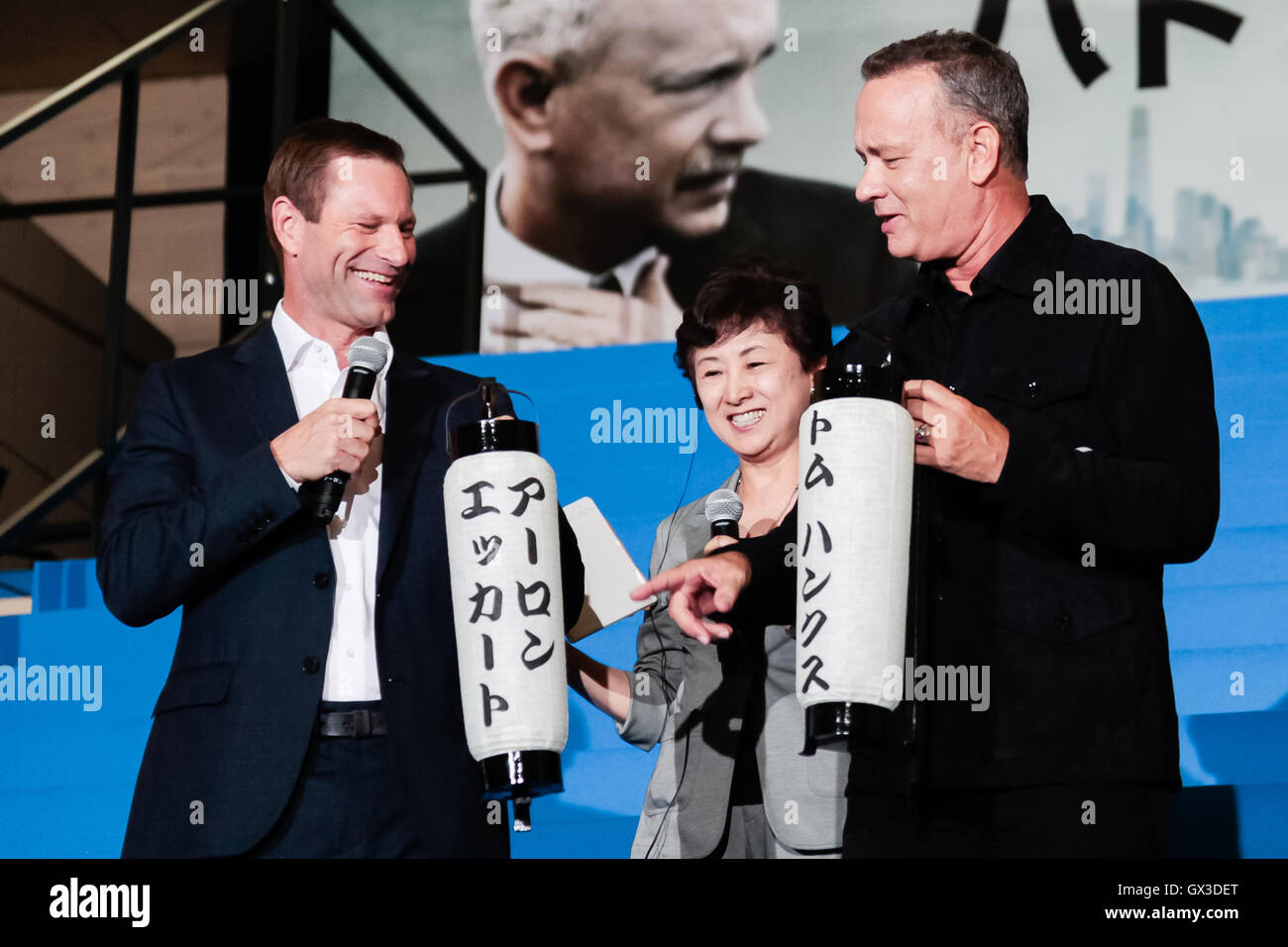 Tokyo, Japan. 15th September, 2016. (L to R) American actors Aaron Eckhart and Tom Hanks receive traditional Japanese lanterns during the Japan Premiere for the film Sully, in Ginza's department store Yurakucho Marion, on September 15, 2016, Tokyo, Japan. The film hits Japanese theaters on September 24. Credit:  Rodrigo Reyes Marin/AFLO/Alamy Live News Stock Photo