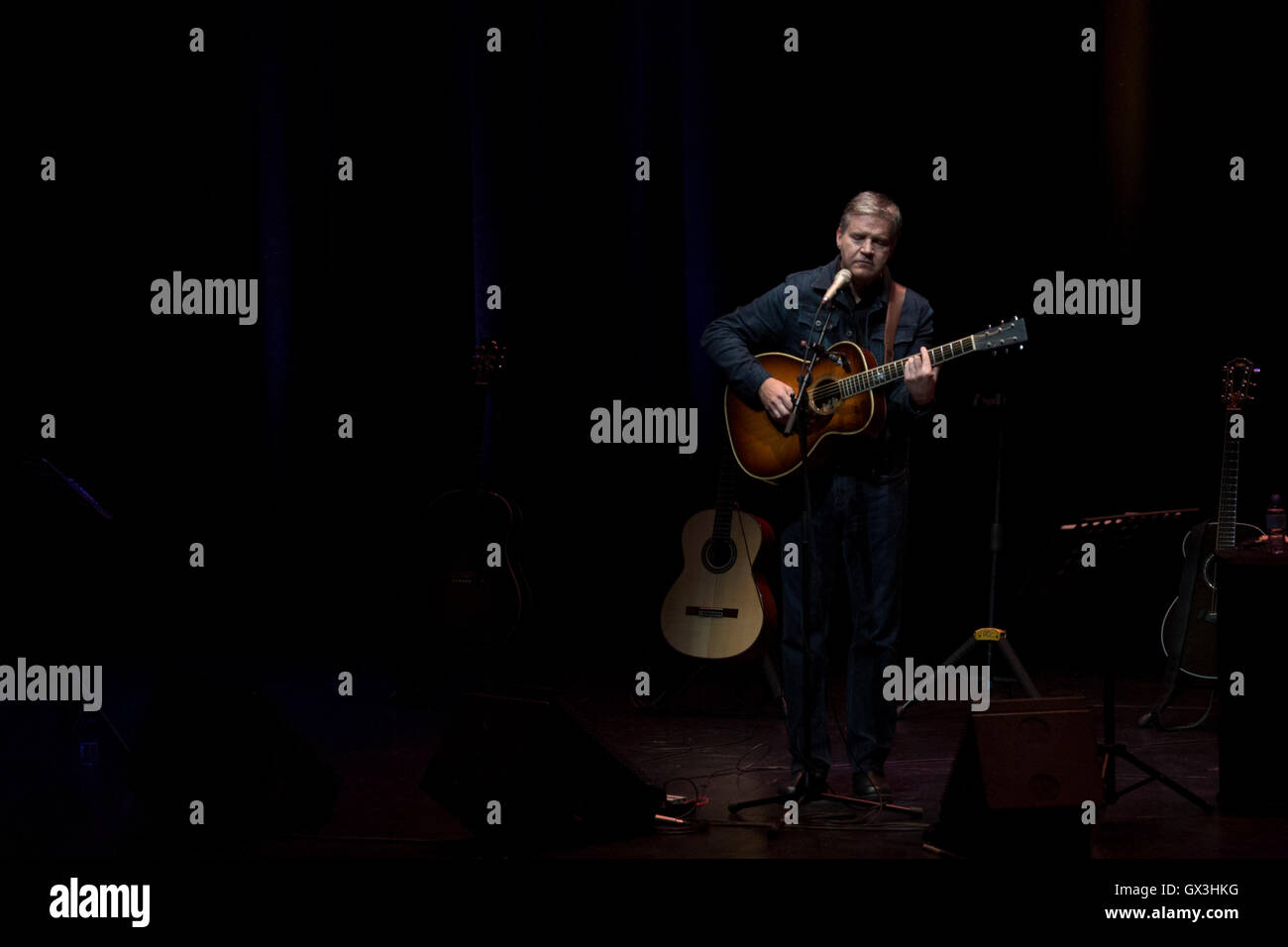 Lisbon, Portugal. 15th September, 2016. North American singer, Lloyd Cole, performing live Credit:  Alexandre de Sousa/Alamy Live News Stock Photo