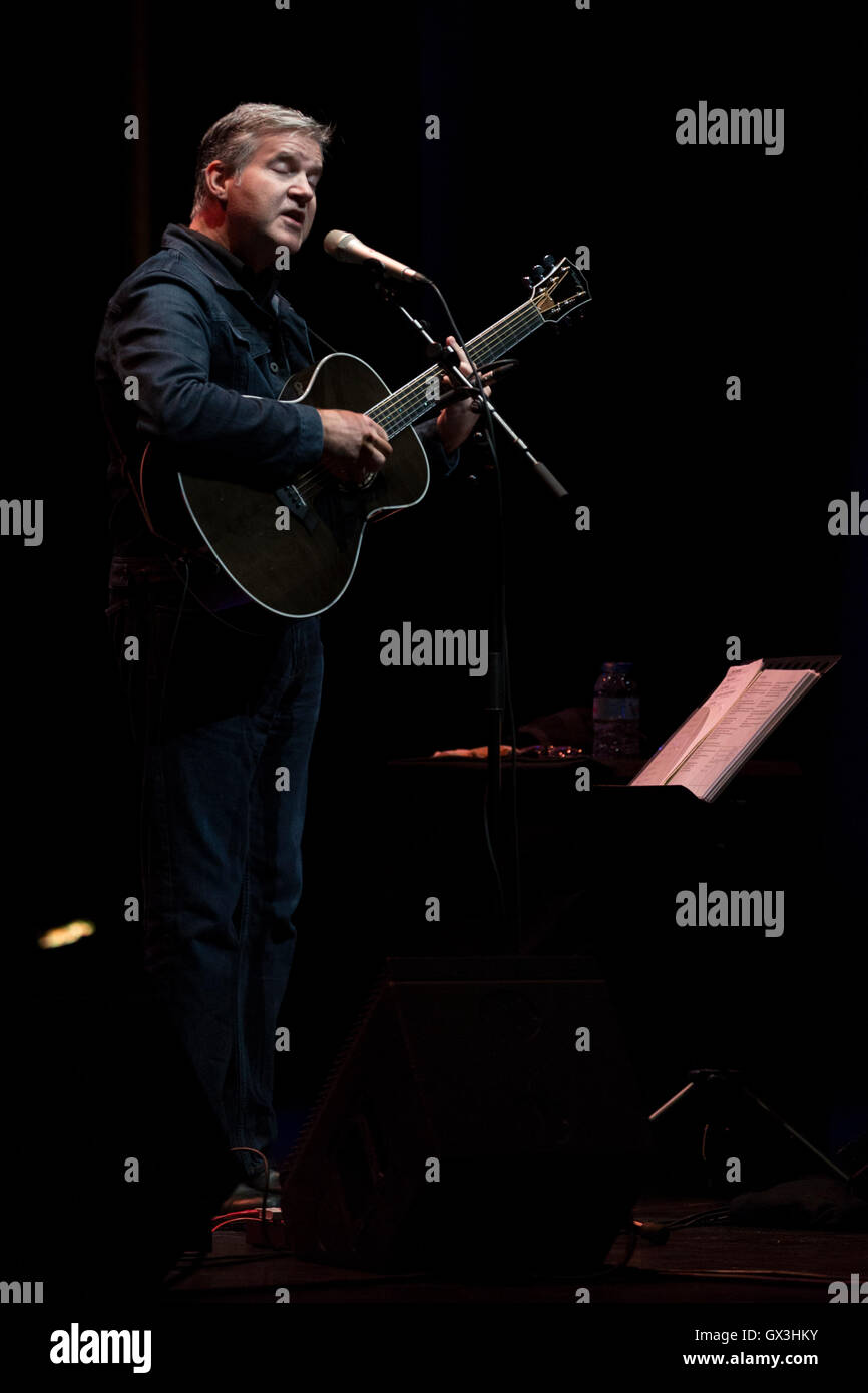 Lisbon, Portugal. 15th September, 2016. North American singer, Lloyd Cole, performing live Credit:  Alexandre de Sousa/Alamy Live News Stock Photo
