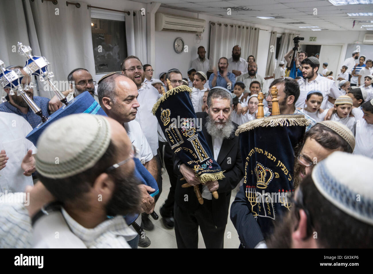 Neria, Israel. 15th September, 2016. inauguration of a Torah scroll (Bible), containing the Pentatuch, Judaism holliest text, in the Israeli village of Neria in the West Bank, Dedicated to the memory of Neria residents Eitam and Naama Henkin, Murdered by Palestinian Terrorists on October 2015 Credit:  Yagil Henkin/Alamy Live News Stock Photo