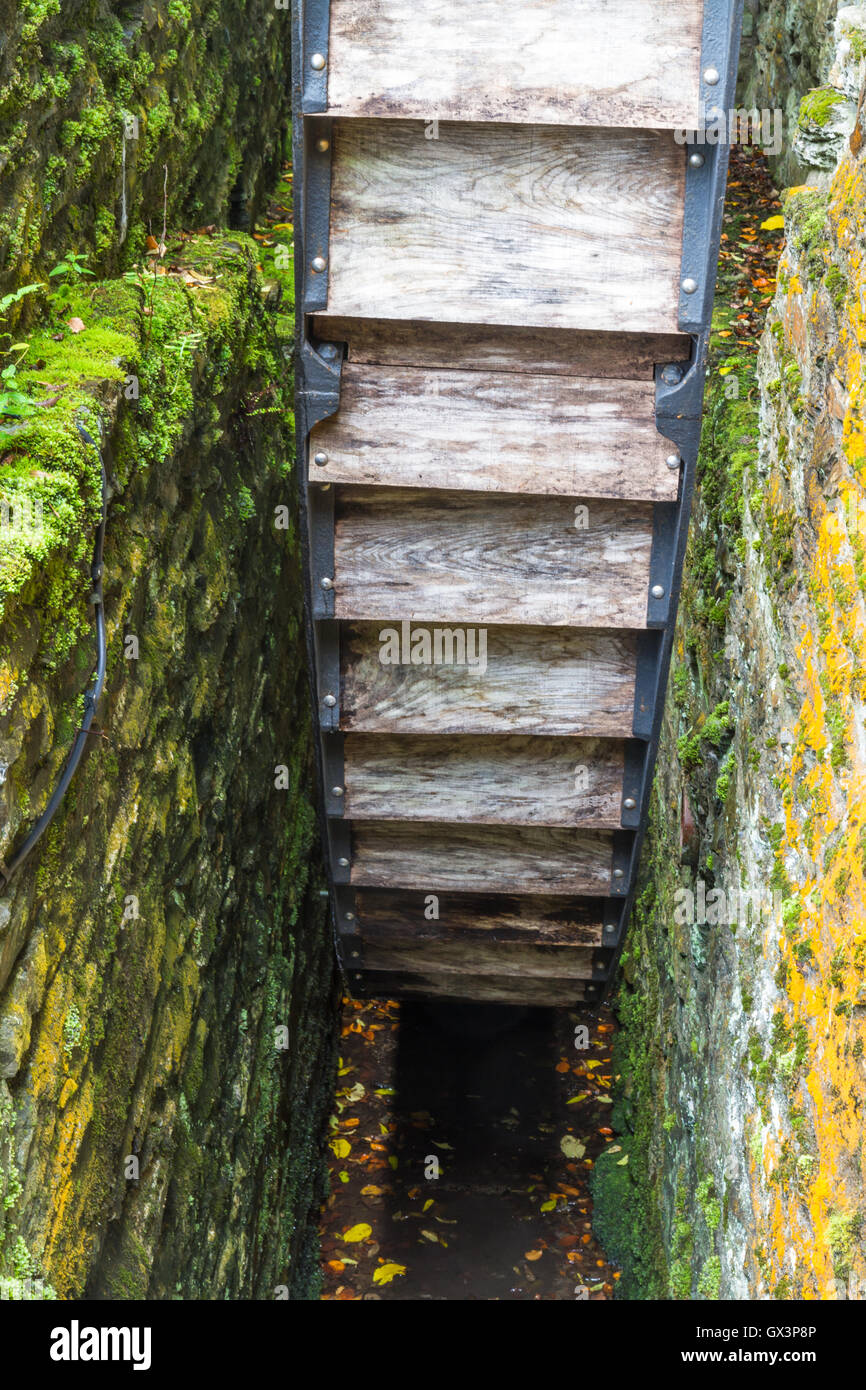 Water wheel buckets hires stock photography and images Alamy
