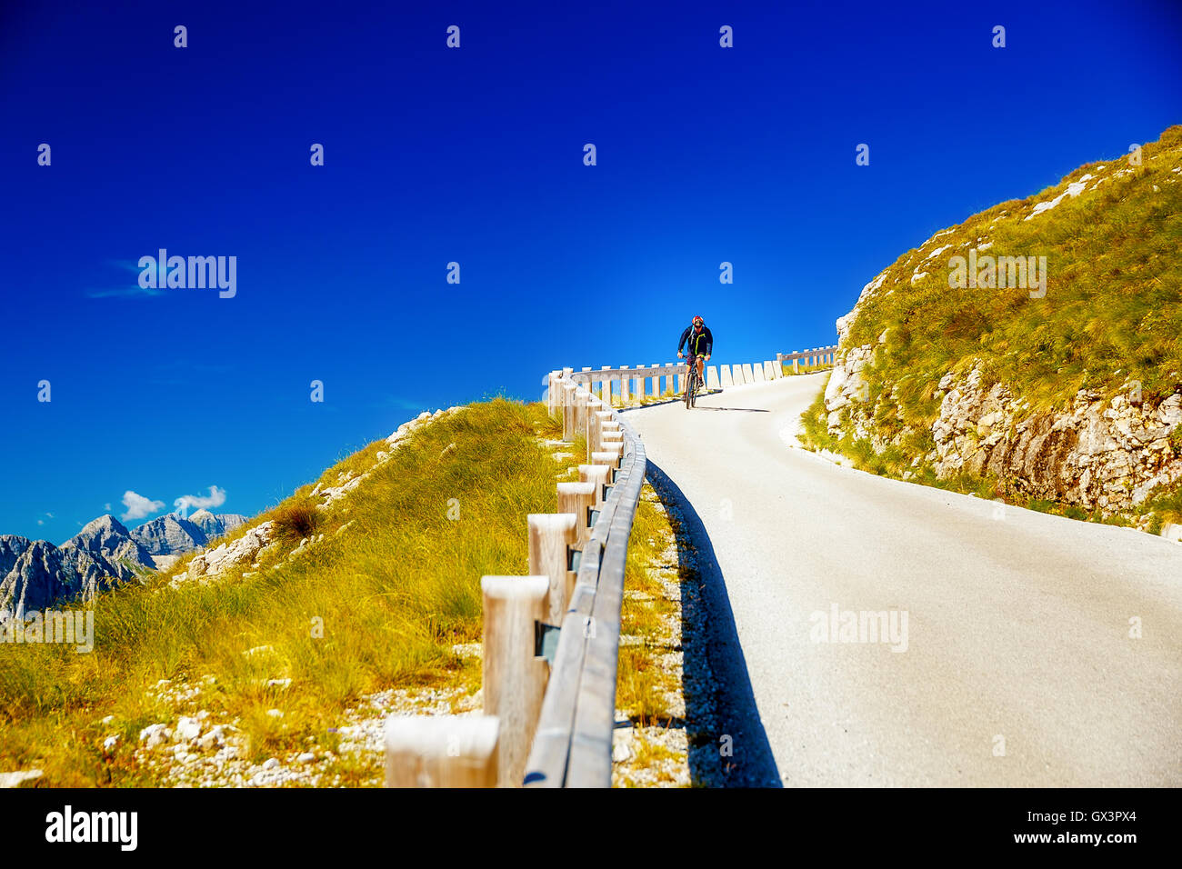 Cycling death road bolivia hi-res stock photography and images - Alamy