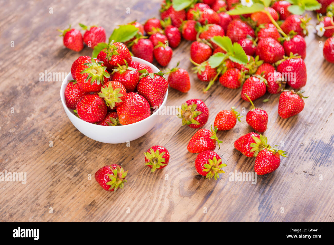 summer fresh red strawberry on wood background Stock Photo - Alamy