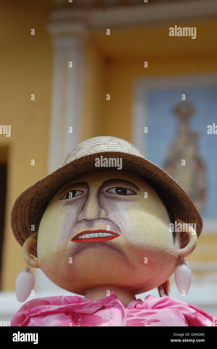 Giant puppet hires stock photography and images Alamy