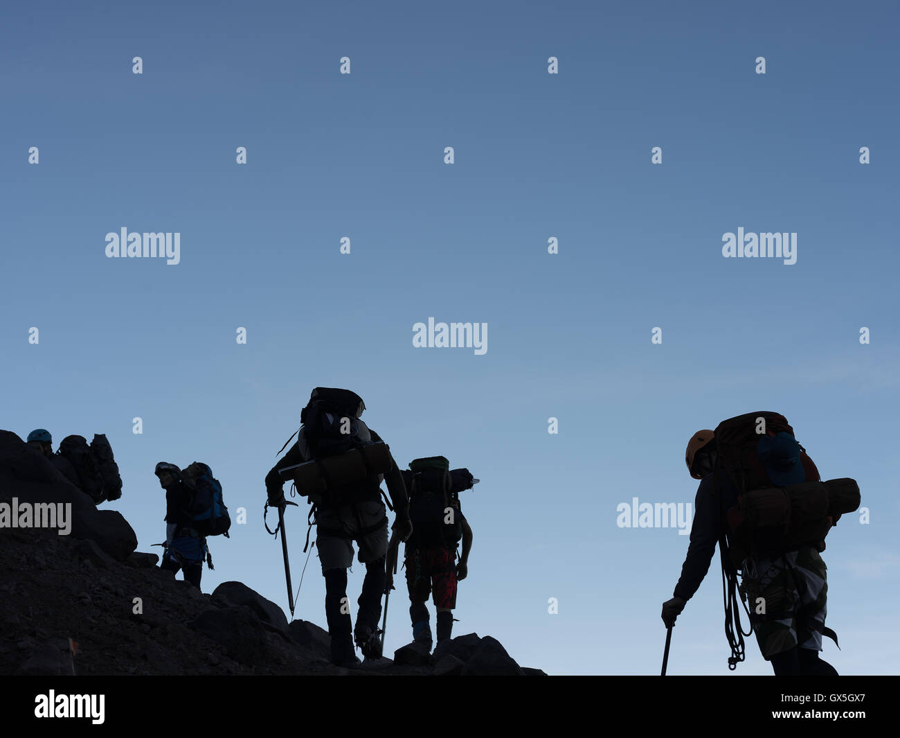 Hikers make their way to the summit of Mount Rainier Stock Photo