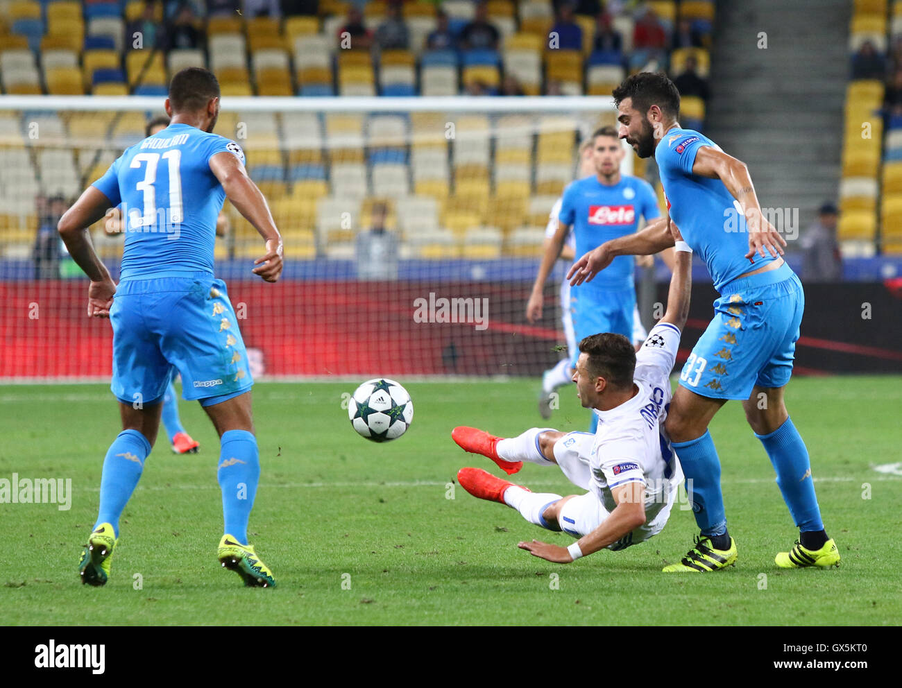 Belgrade, Serbia. 18th Sep, 2018. Crvena Zvezda's El Fardou Ben Nabouhane  (R) vies with Napoli's Raul Albiol during a UEFA Champions League group C  match between Crvena Zvezda and Napoli in Belgrade