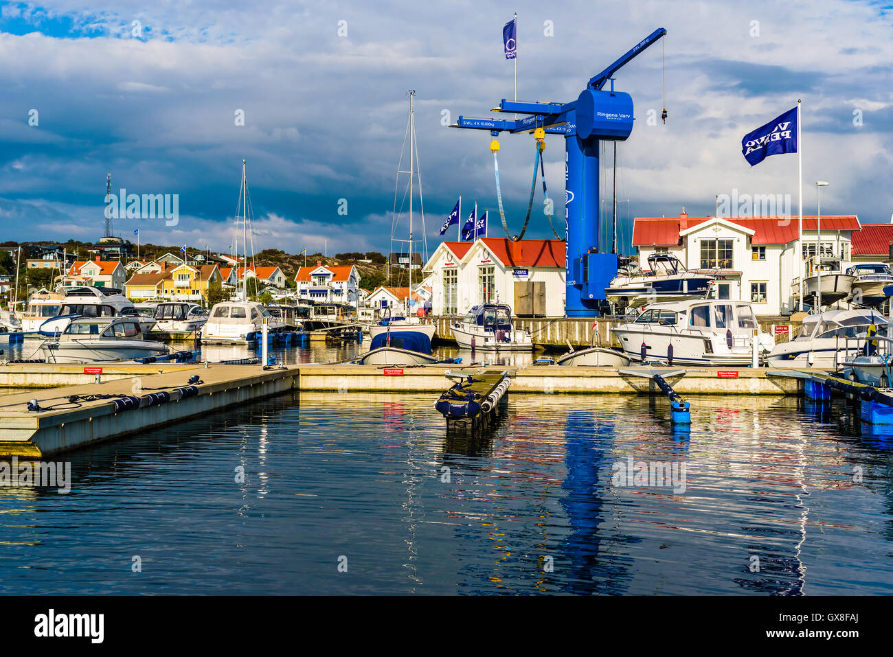 Boatyard crane hi-res stock photography and images - Alamy