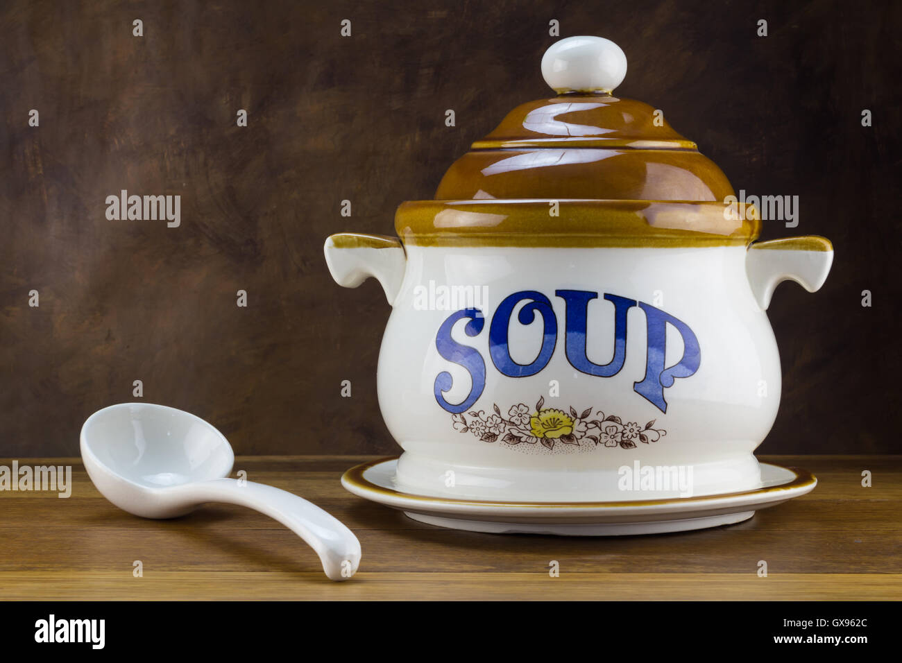 Porcelain soup tureen hires stock photography and images Alamy