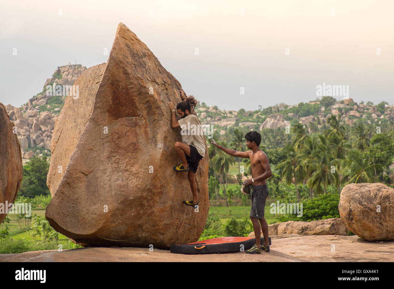 Rock Climbing in Hampi - Image 4
