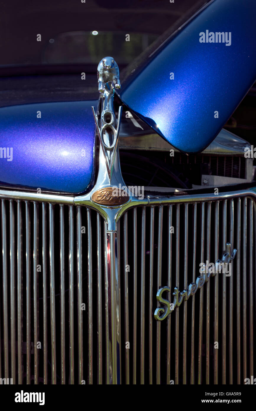 Grayhound hood ornament on old car Stock Photo - Alamy