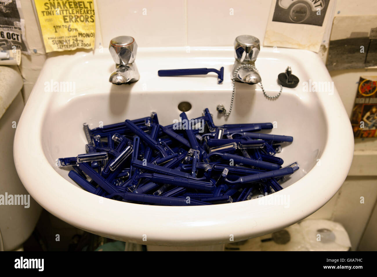 Razors in Sink Stock Photo Alamy