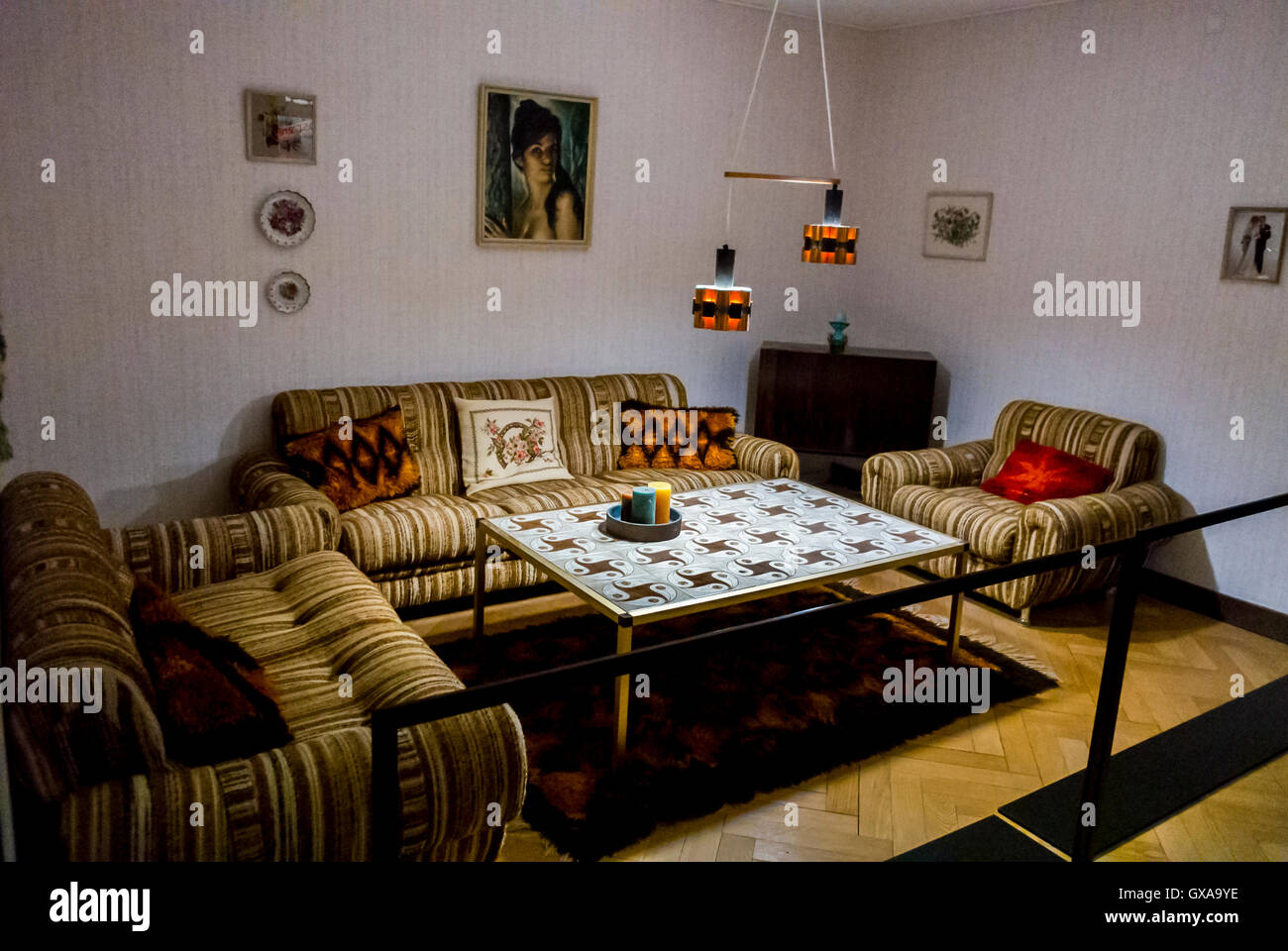 1970s living room hi-res stock photography and images - Alamy