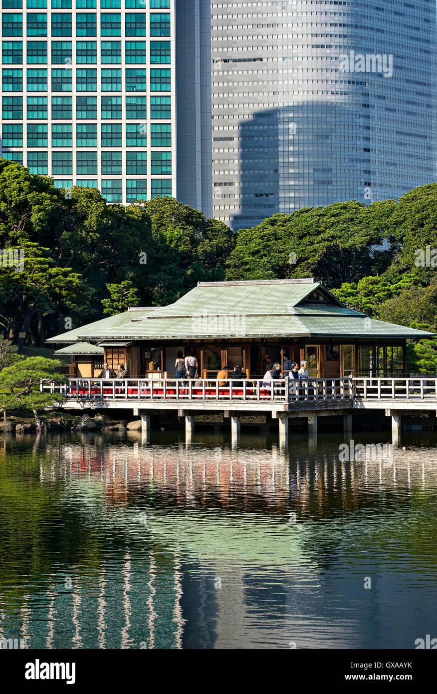 Japan, Honshu island, Kanto, Tokyo, the Tea House at Hama-Rikyu gardens. Stock Photo