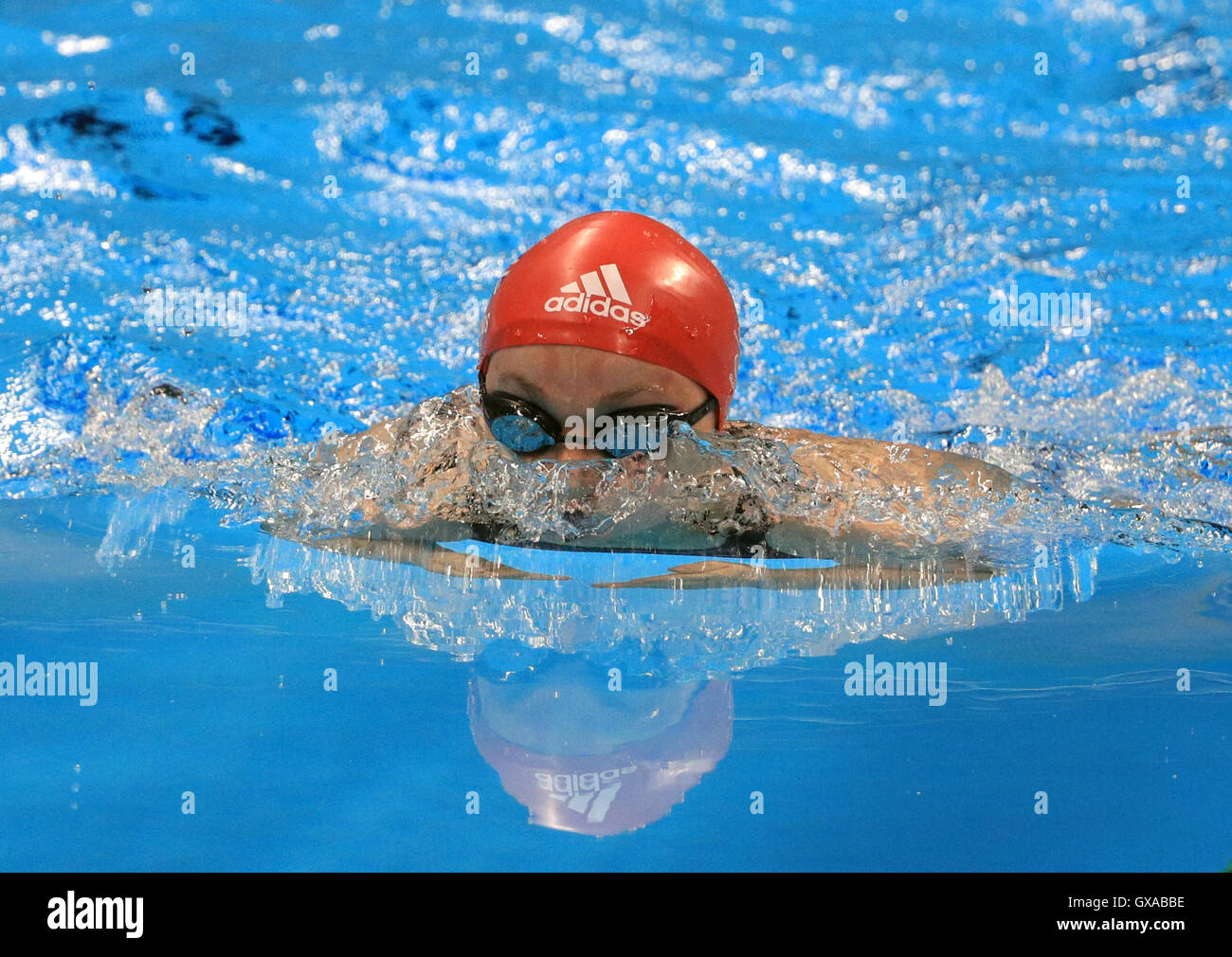 Great Britain's Ellie Simmonds competes in the Women's SB6 100 metre Breaststroke during the eighth day of the 2016 Rio Paralympic Games in Rio de Janeiro, Brazil. Stock Photo