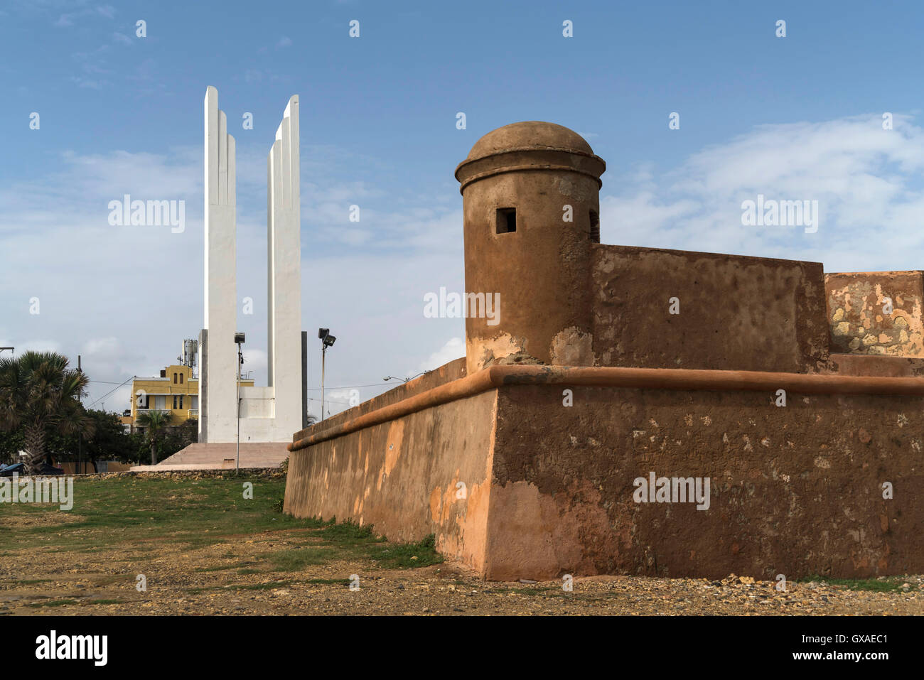Fort San Gil und Obelisk El Obelisco Hembra, Hauptstadt Santo Domingo, Dominikanische Republik, Karibik, Amerika |  Fort San Gil Stock Photo