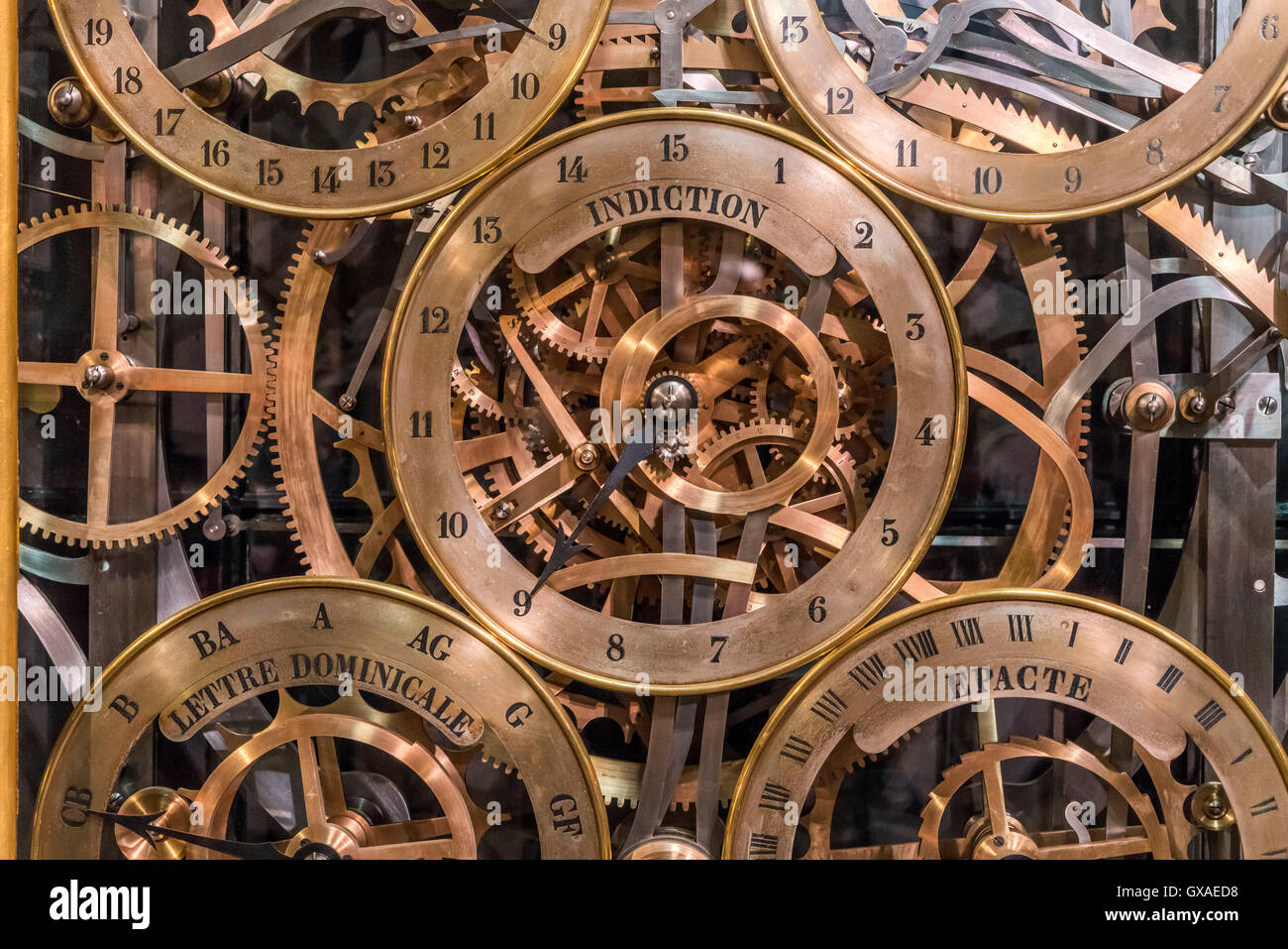 astronomische Uhr im Strassburger Muenster in Strassburg,  Elsass, Frankreich  | Astronomical clock of the  Strasbourg Cathedral Stock Photo
