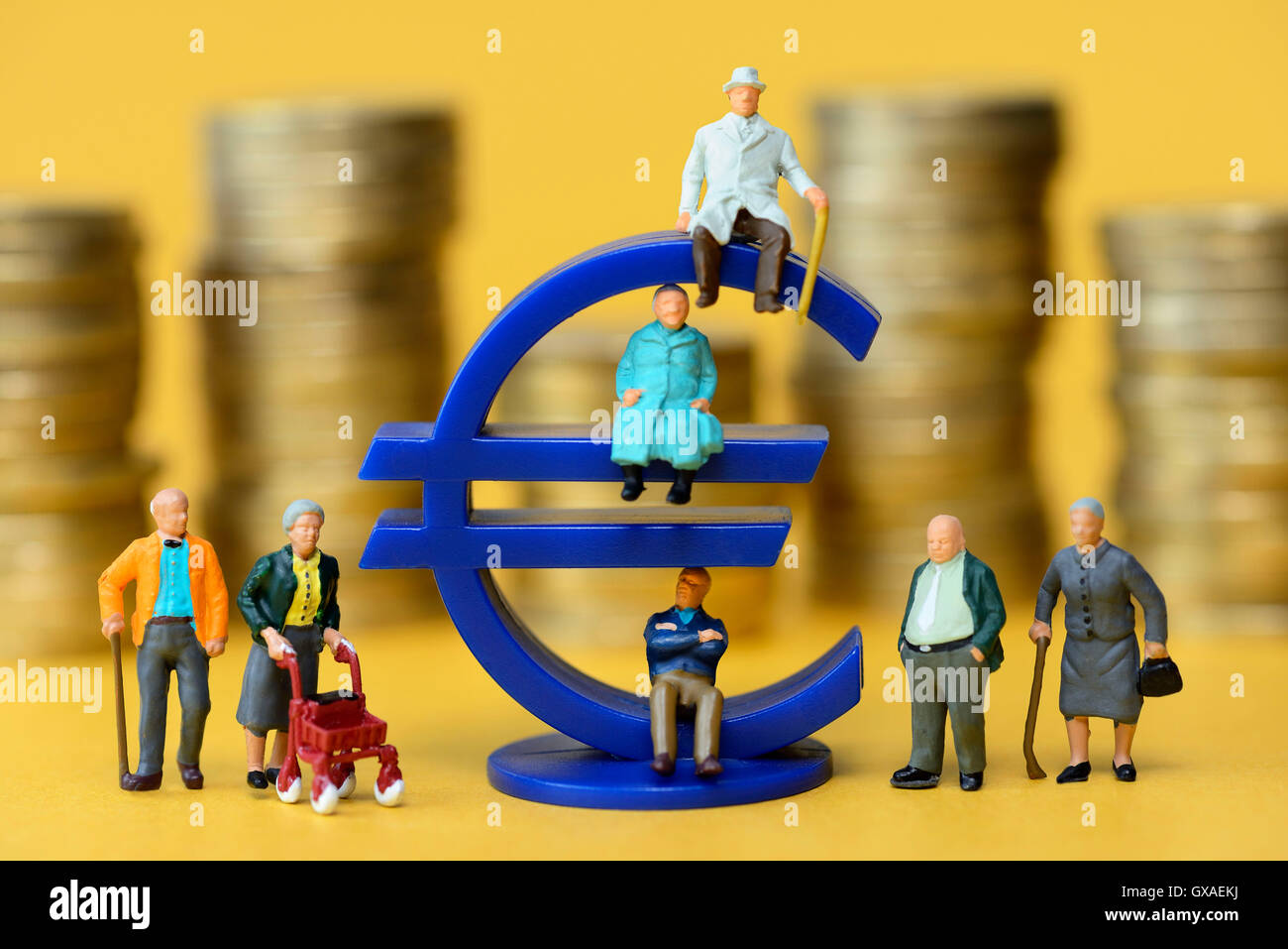 Senioren und Eurozeichen, Symbolfoto Rente Stock Photo