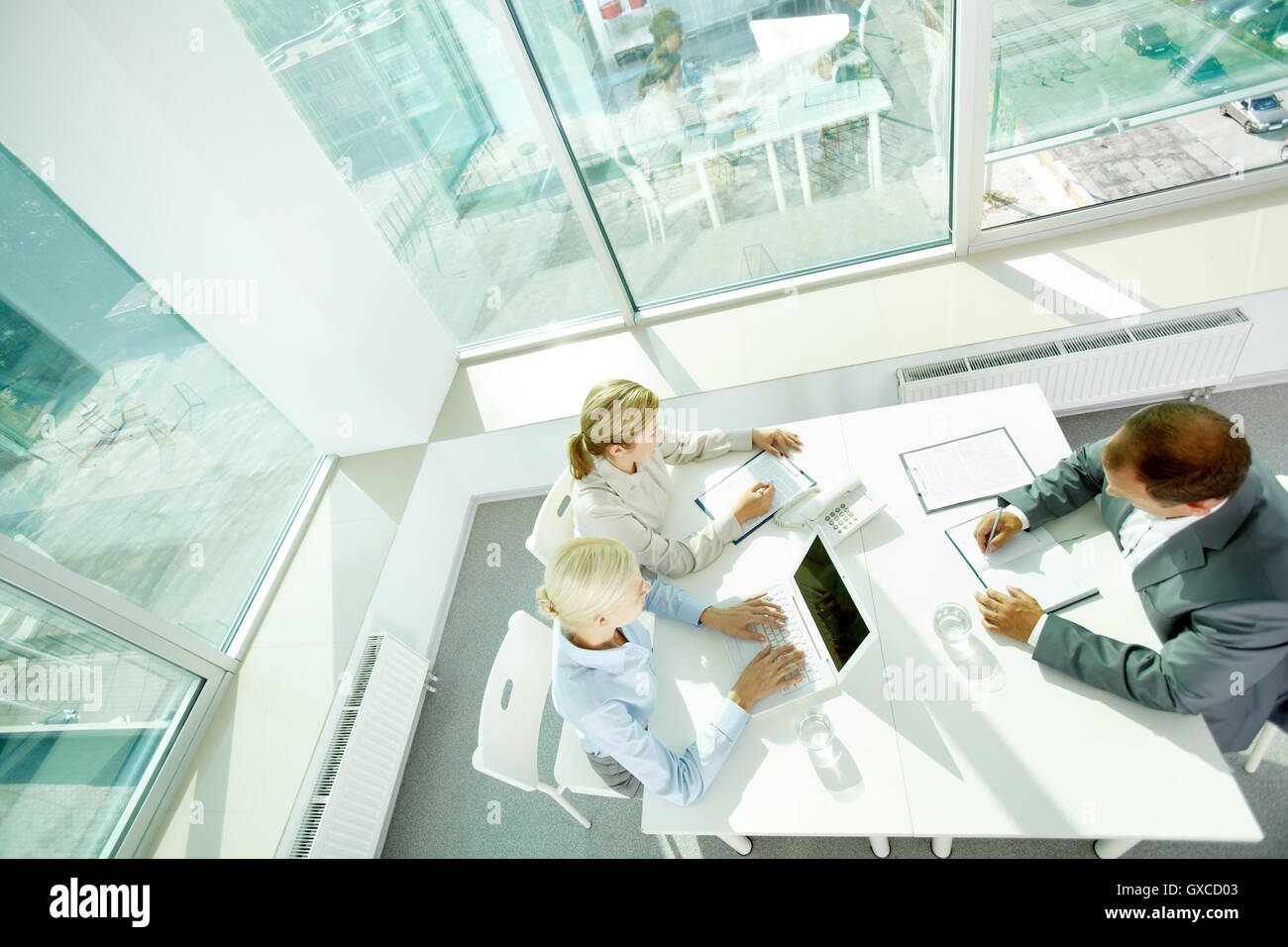 Group of business people above hi-res stock photography and images - Alamy