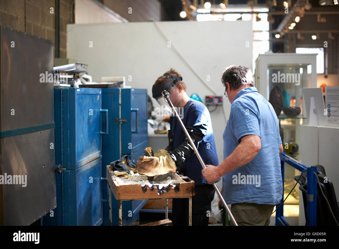 Glass blower gloves hires stock photography and images Alamy