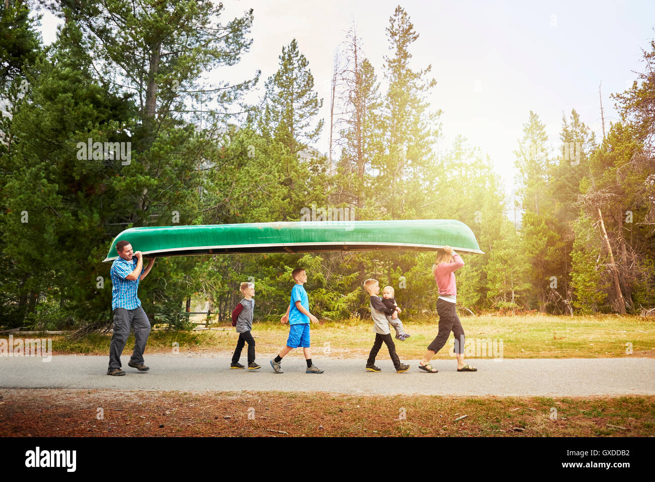 Family with four children carrying canoe, Grand Teton National Park, Wyoming, USA Stock Photo