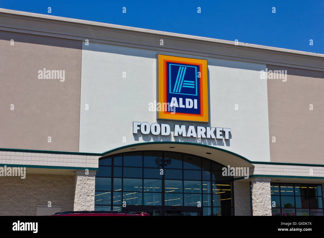 Indianapolis - Circa May 2016: Aldi Discount Supermarket. Aldi is Simply Smarter Shopping IV Stock Photo